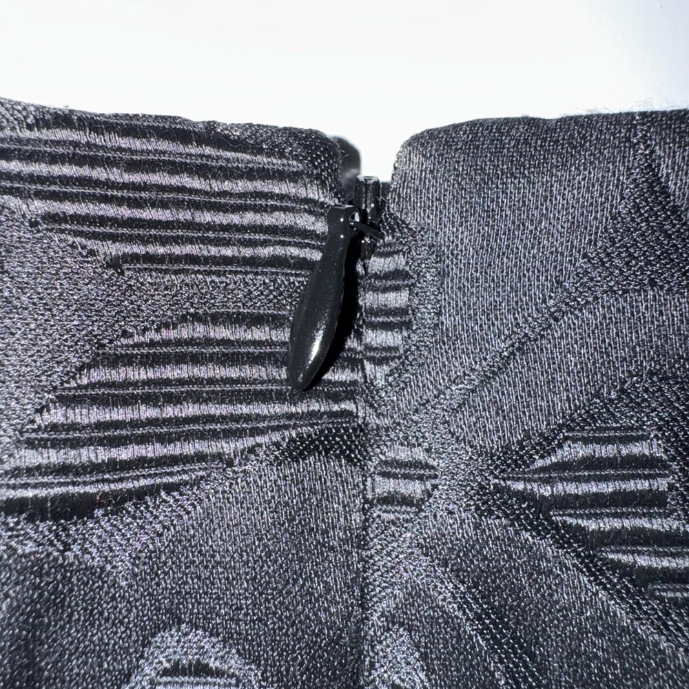 Theory Textured Black Tank Top - Picture 7 of 7